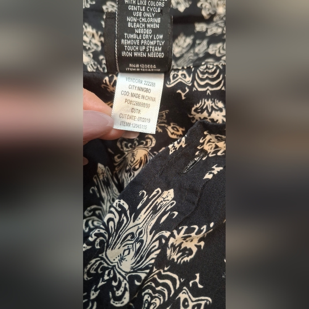 Disney Haunted Mansion Our Universe Short Sleeve Button Up Shirt M - Picture 7 of 7